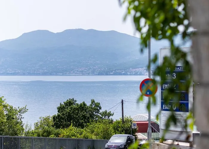 Apartments With Wifi Rijeka - 7825 아파트